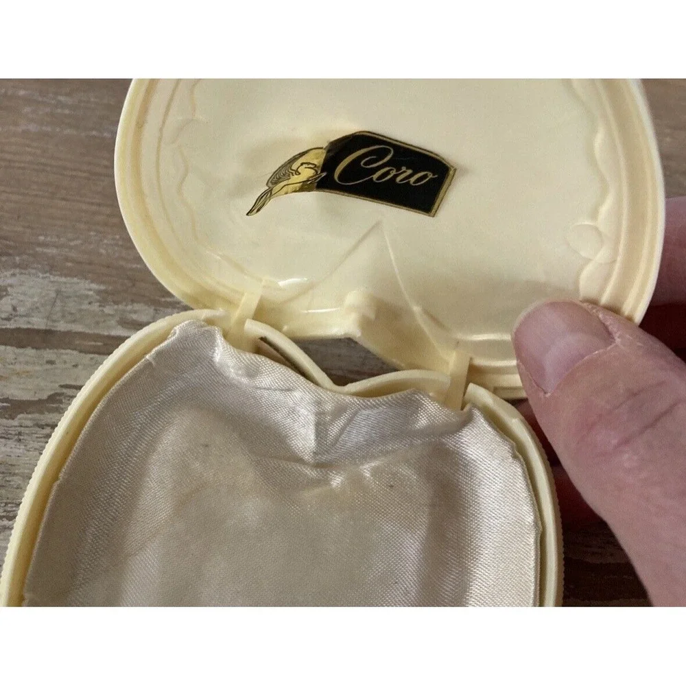 Vintage plastic presentation jewelry case ivory heart shaped relief design Coro